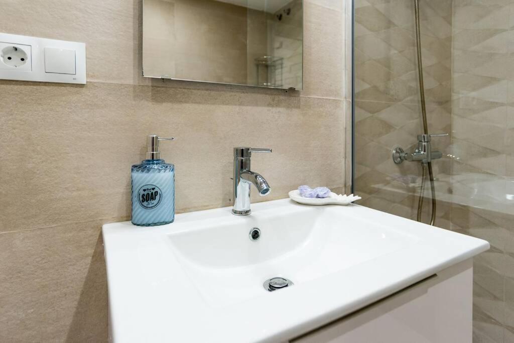 Sol Apartment - C&G Benal Beach Benalmádena Kültér fotó